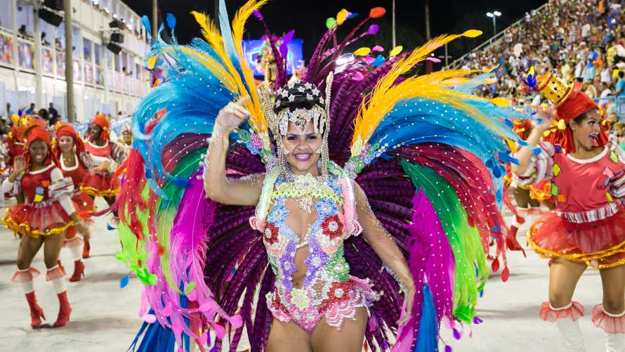 Disfraces y adornos para el carnaval en Sao Paulo, Brasil
