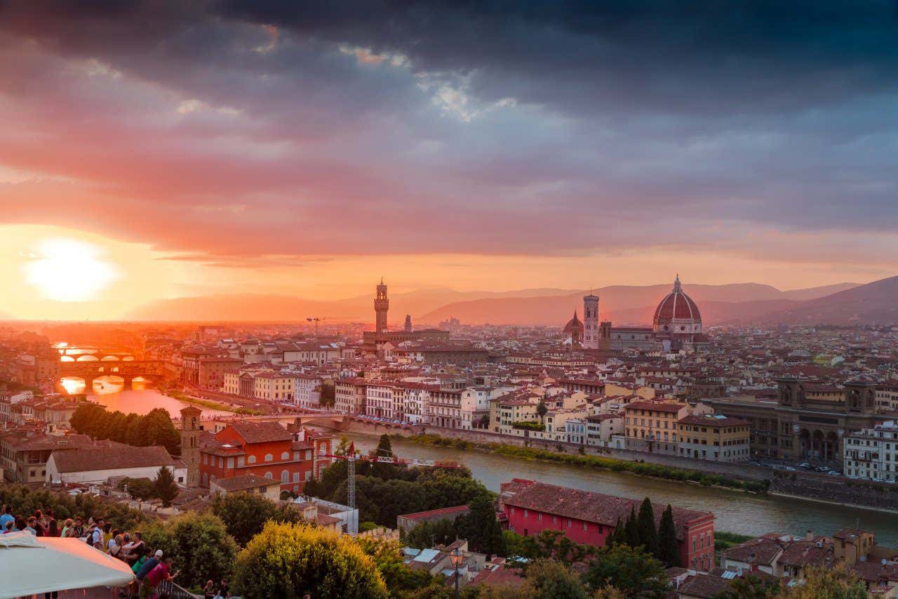 Vue sur Florence depuis le Piazzale Michelangelo. La ville fait partie des 5 destinations préférées des Français en Italie.