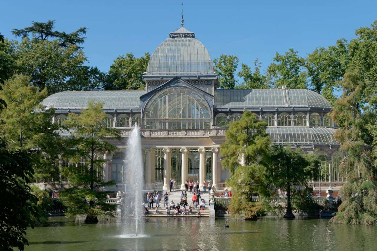 Panorámica del Palacio de Cristal del parque El Retiro