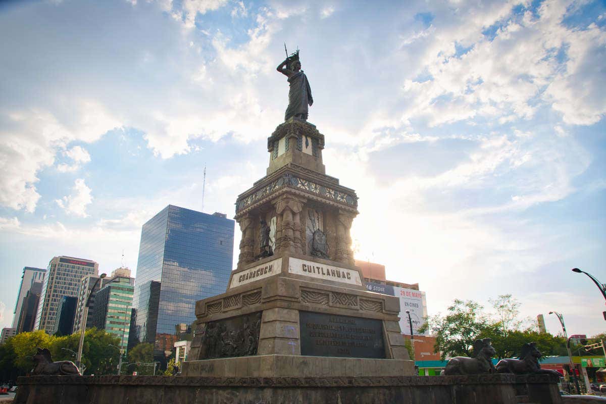 Cuauhtémoc Monument, on Insurgentes Avenue