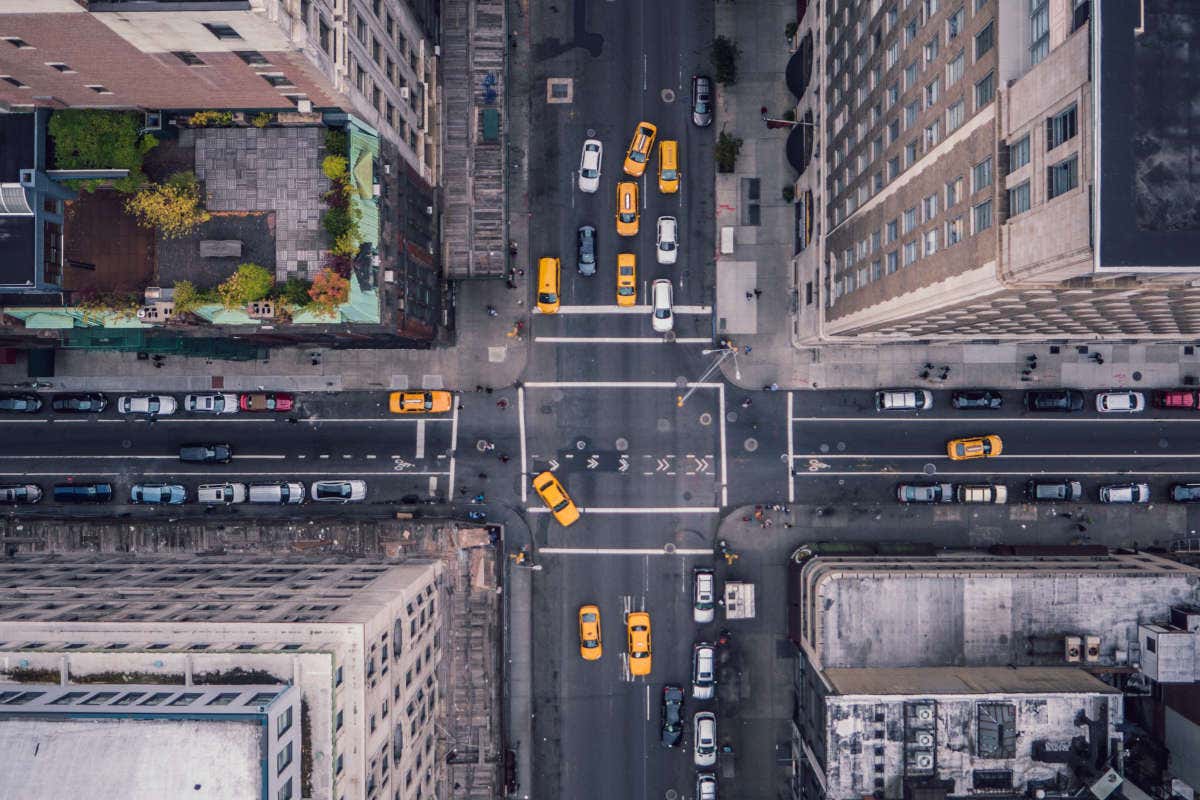 Aerial view of the square formed by Fifth Avenue