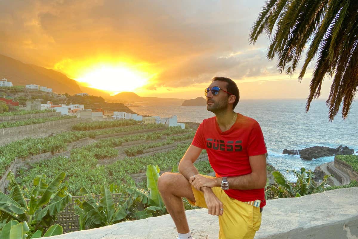 Santy Torres disfrutando de un puesta de sol Tenerife, su isla natal