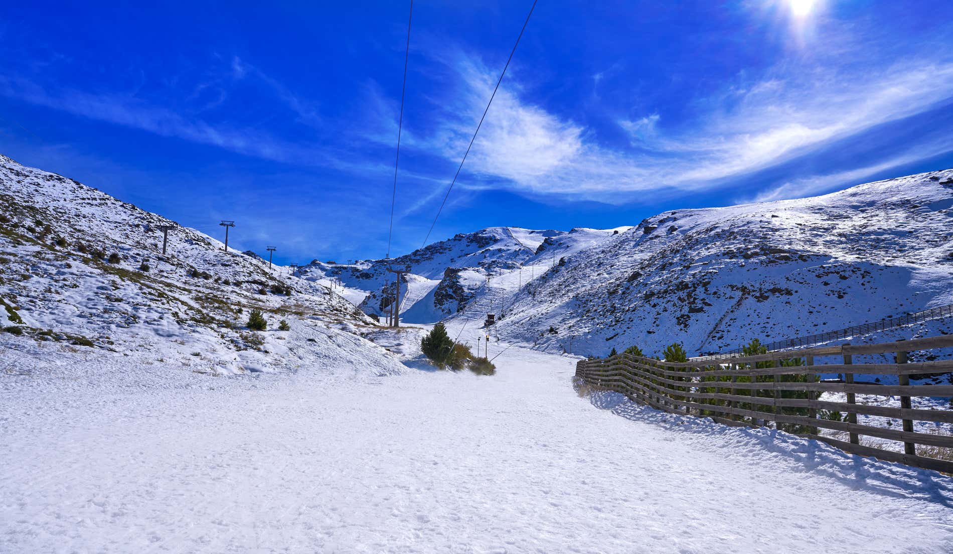 Montagnes enneigées de la Sierra Nevada, à Grenade, en Espagne