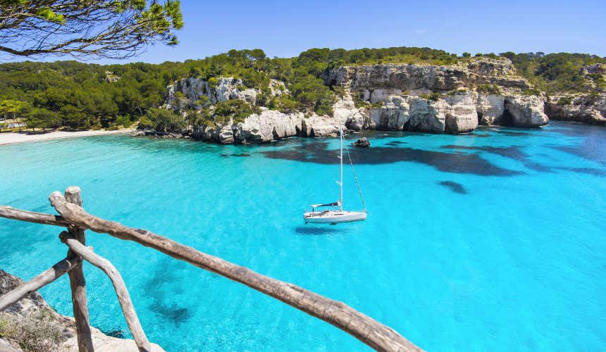 Navegando por Cala Macarella