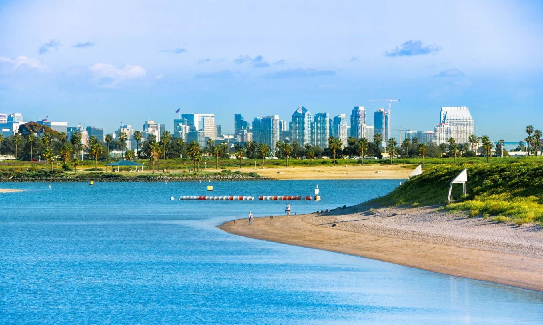 La vista de San Diego desde una playa