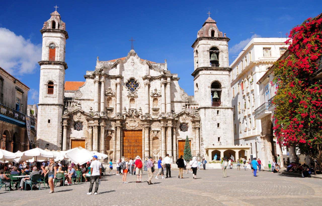 Fachada da catedral de Havana na raça da Catedral