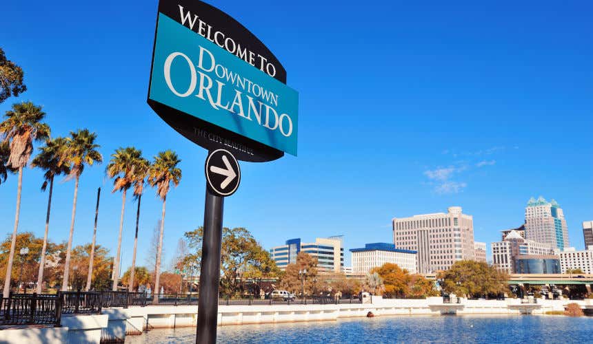 "Welcome to Downtown Orlando" sign