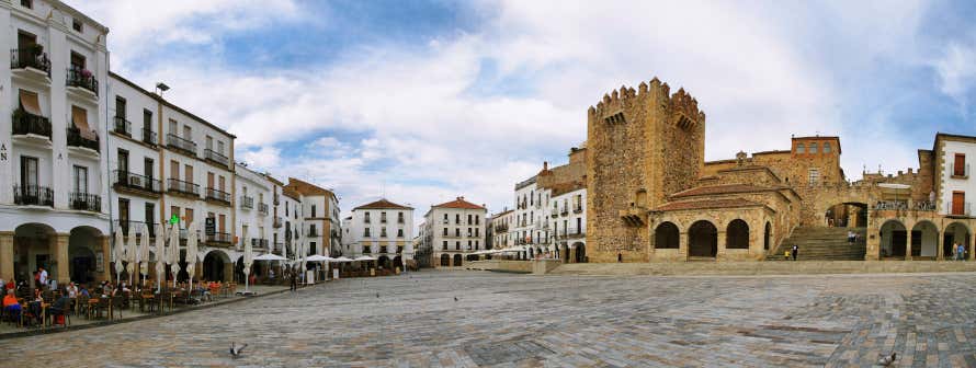 Vista panorámica de los edificios de la Plaza Mayor de Cáceres