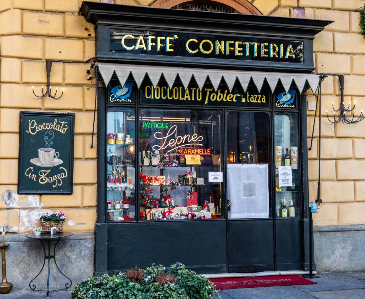 Pasticceria Al Bicerin di Torino, una delle pasticcerie più famose del mondo