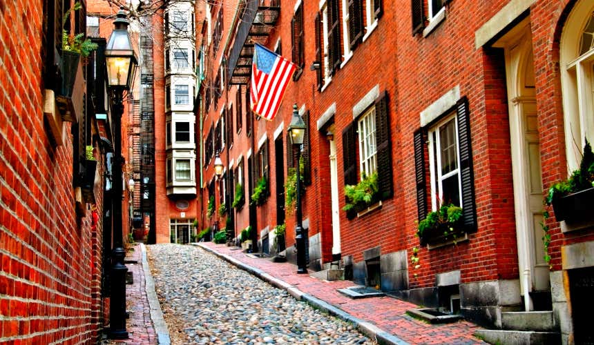Street with Victorian brick houses in Boston's Beacon Hill neighbourhood