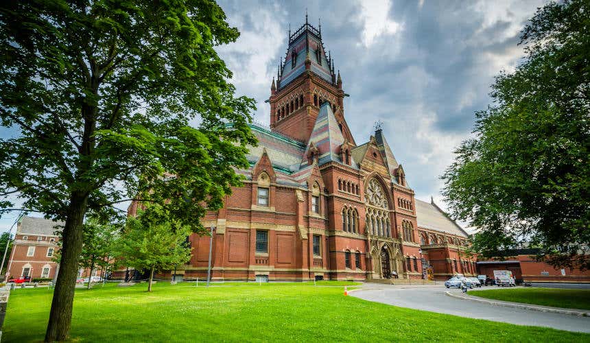 Edificio victoriano Memorial Hall, en la Universidad de Harvard