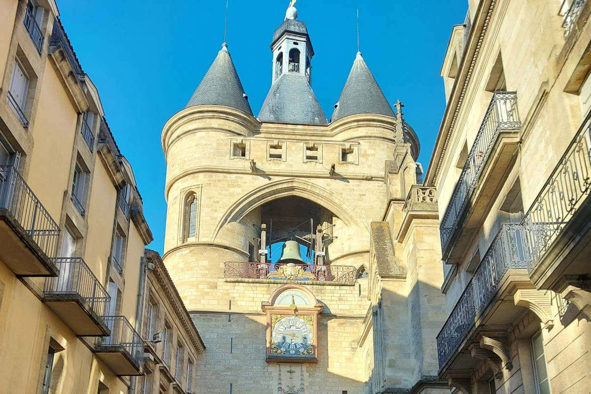 Campanário do Grosse Cloche em Bordeaux