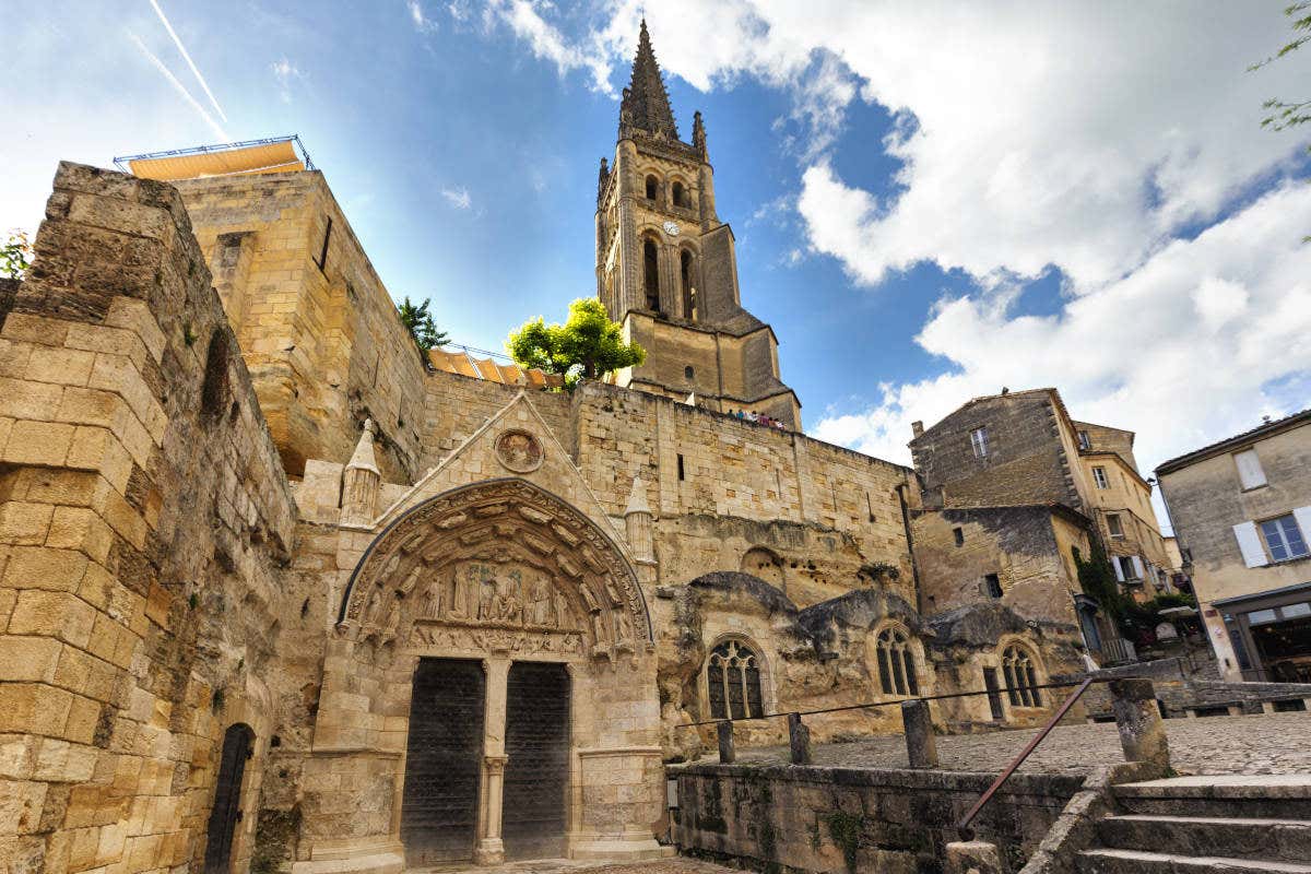 Fachada da igreja de Saint-Émilion