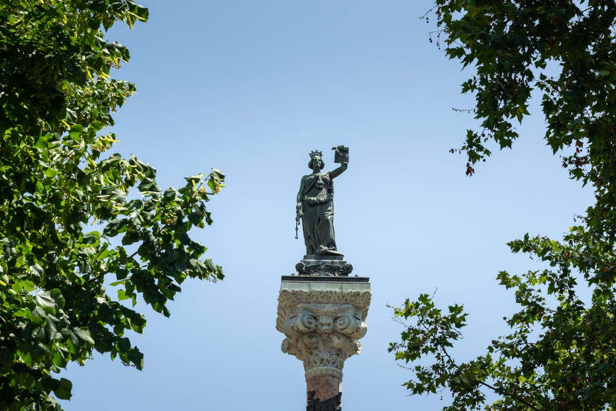 Monumento a Fueros, Pamplona, España