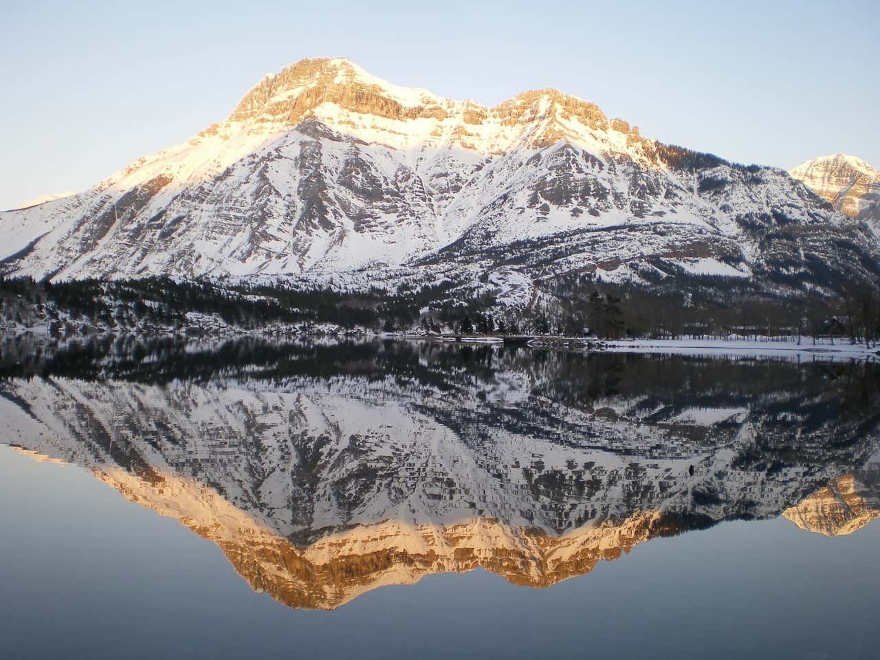 Mountain backdrop with a lake in the foreground in Waterton Lakes National Park, a location used in 'The Last of Us'