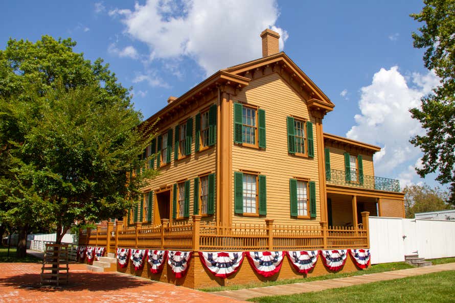 Casa de Abraham Lincoln de madera con ventanas verdes en Springfield