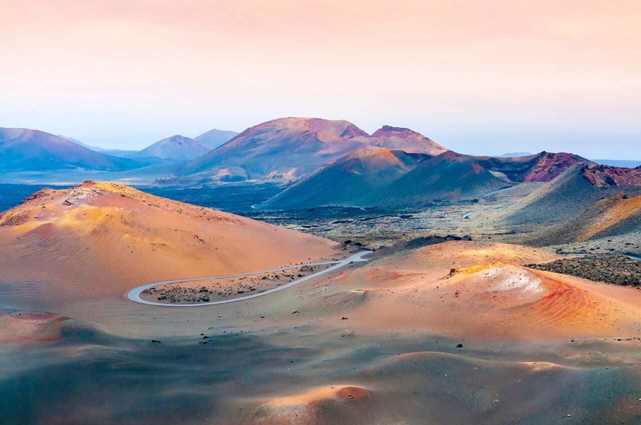 Panorama du volcan du Parc national de Timanfaya à Lanzarote, l'un des plus beaux parcs naturels d'Espagne