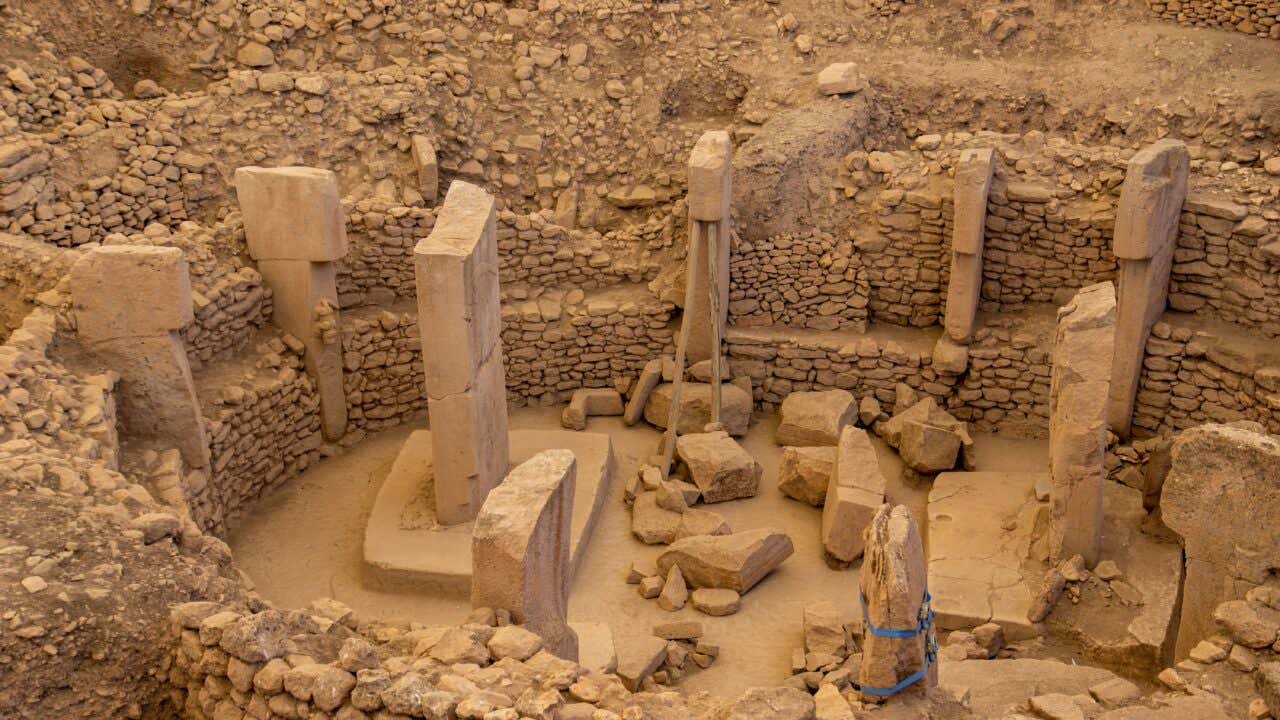 Vestiges du temple de Göbekli Tepe, plus ancien temple du monde, situé dans le sud de la Turquie