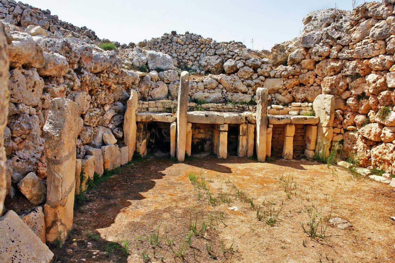 Blocs de pierres du complexe de temples mégalithiques datant du néolithique sur l'île de Gozo à Malte