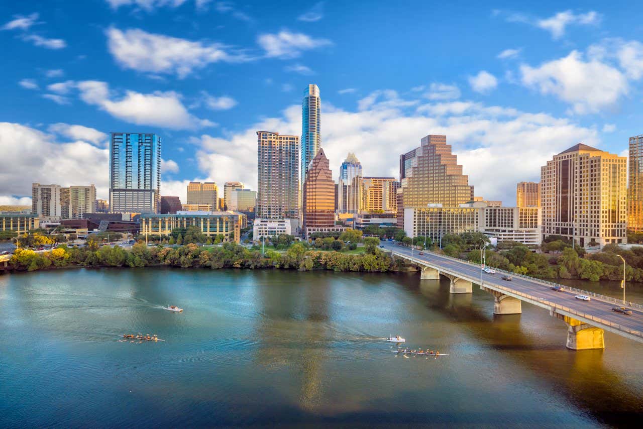 Panorámica de Austin con el río Colorado en medio.