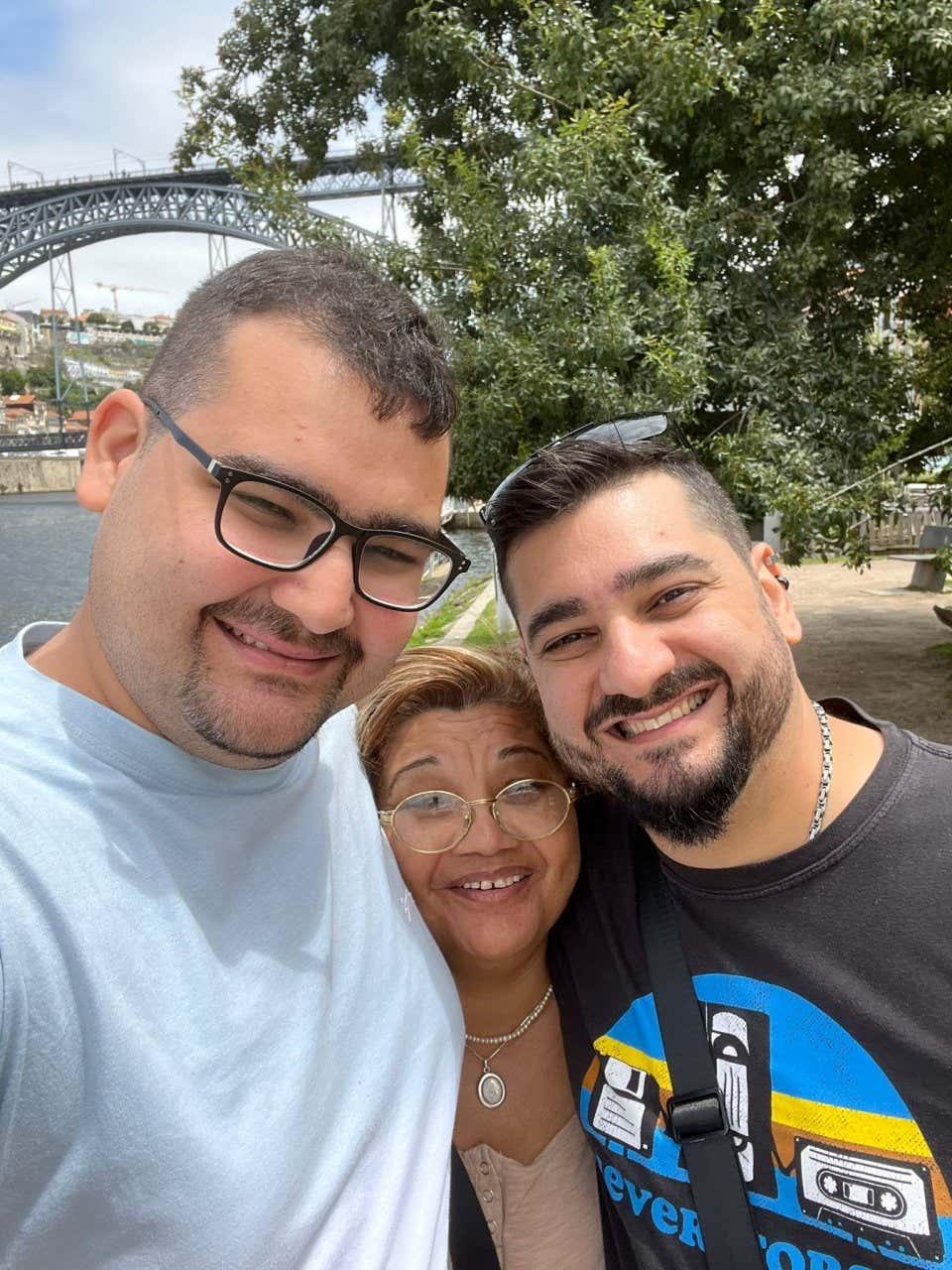 Giovanni Michelangelo, Front-End Developer, con la familia en Oporto Giovanni Michelangelo, Front-End Developer, con la familia en Oporto