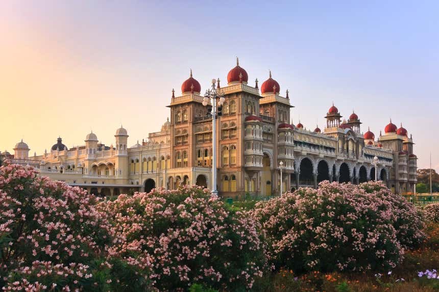 Panorâmica do Palácio de Mysore, na Índia, um dos palácios mais belos do mundo