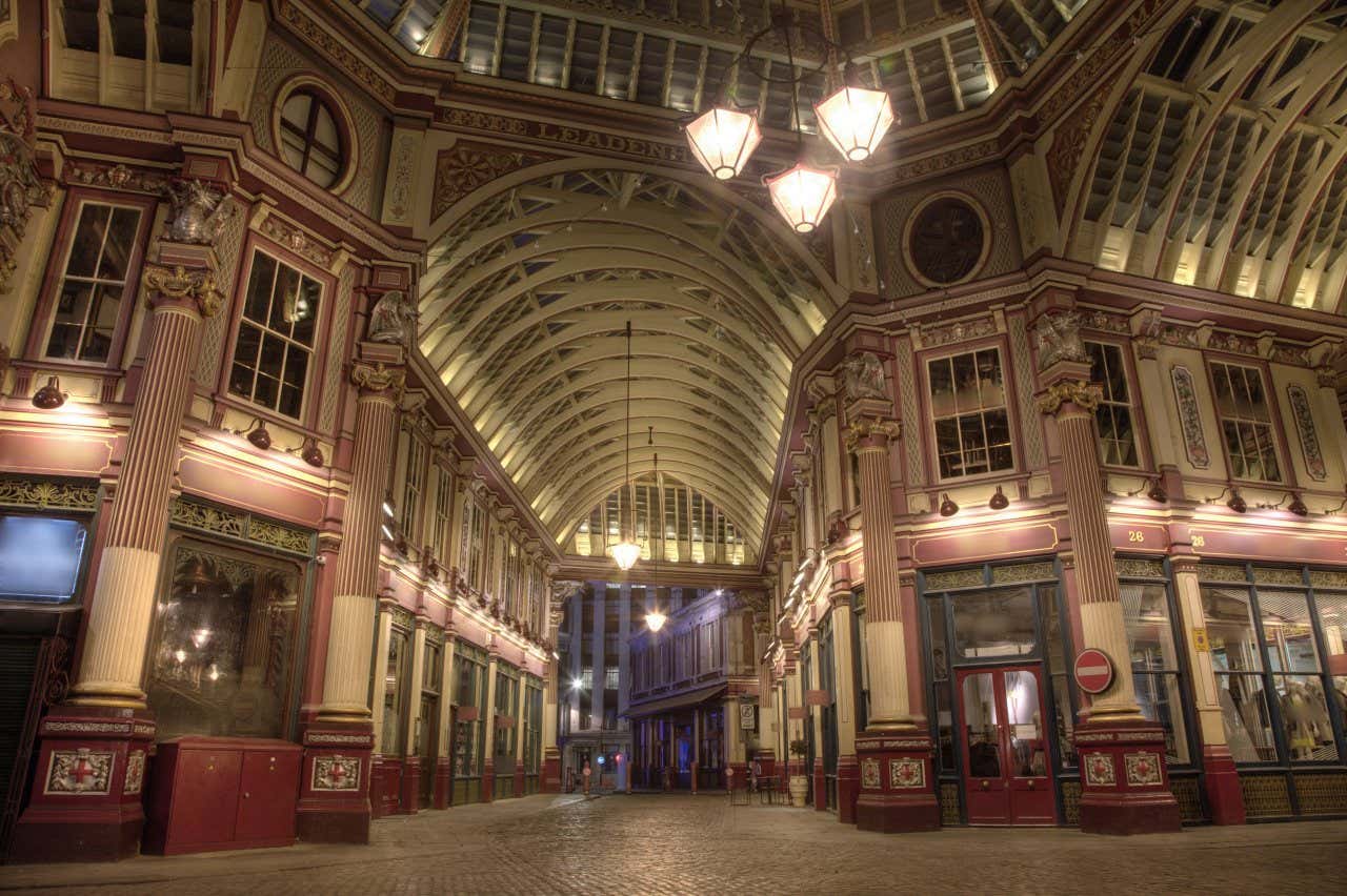 Mercado Leadenhall à noite, outro ponto parte da rota do Harry Potter, mas que fica na Inglaterra