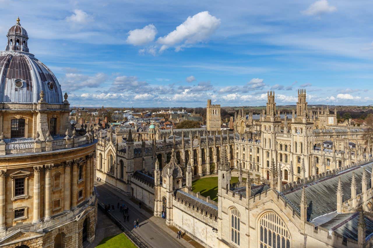 Vista da Universidade de Oxford e do seu pátio central, um dos cenários usados para representar Hogwarts