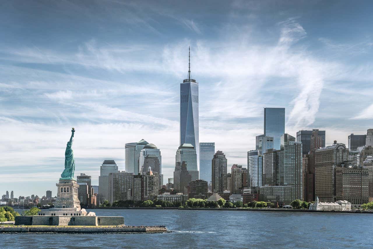 The New York City skyline with the One World Trade Center in the centre, against a clear blue sky