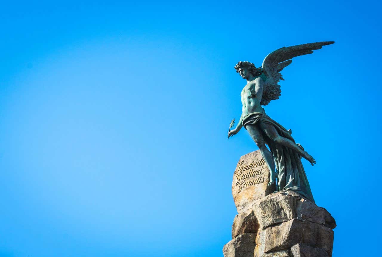 La statua di Lucifero in Piazza Statuto, uno dei simboli esoterici più conosciuti di Torino