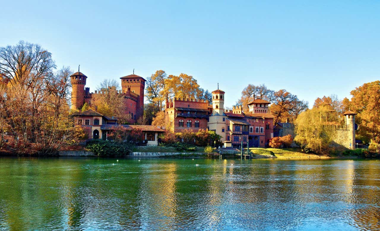 Vista del Borgo medievale dal Po, una delle cose da vedere a Torino in 3 giorni