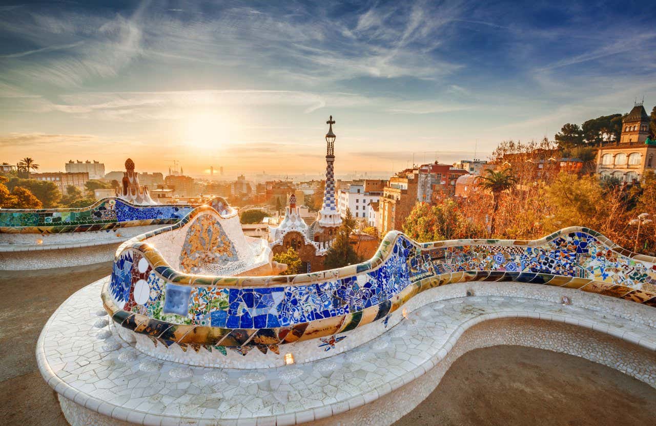 Vue sur Barcelone depuis le parc Güell au coucher du soleil