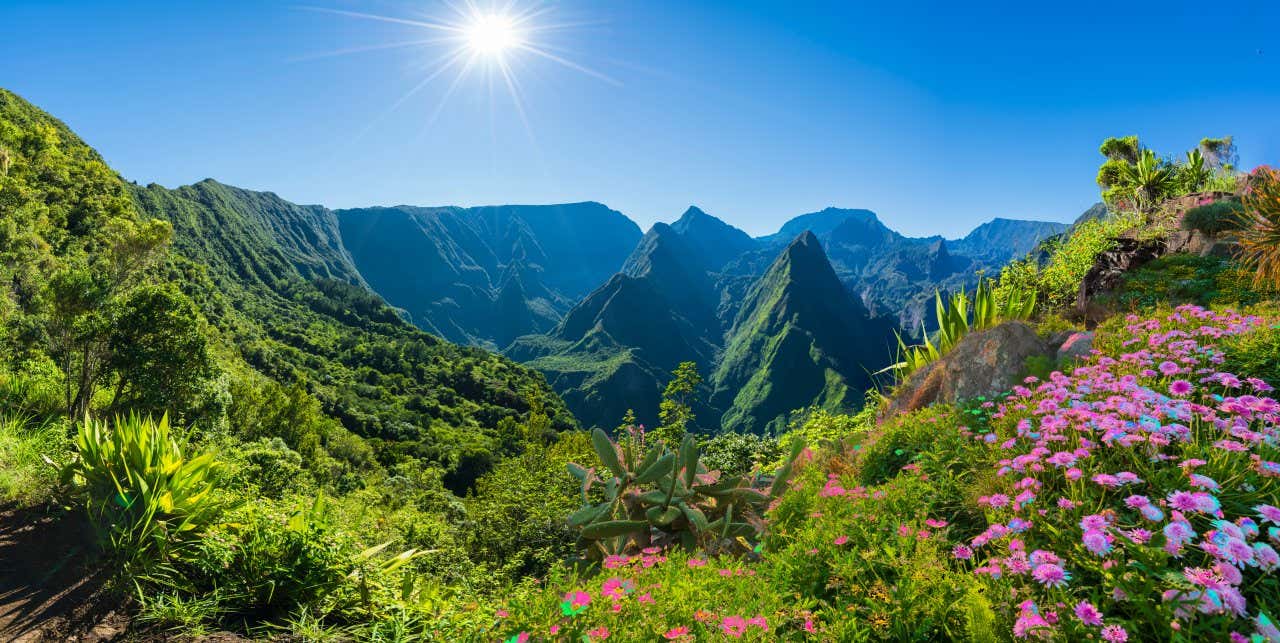 Vue sur la nature du Cirque de Mafate, sur l'île de la Réunion, idéale pour partir en septembre