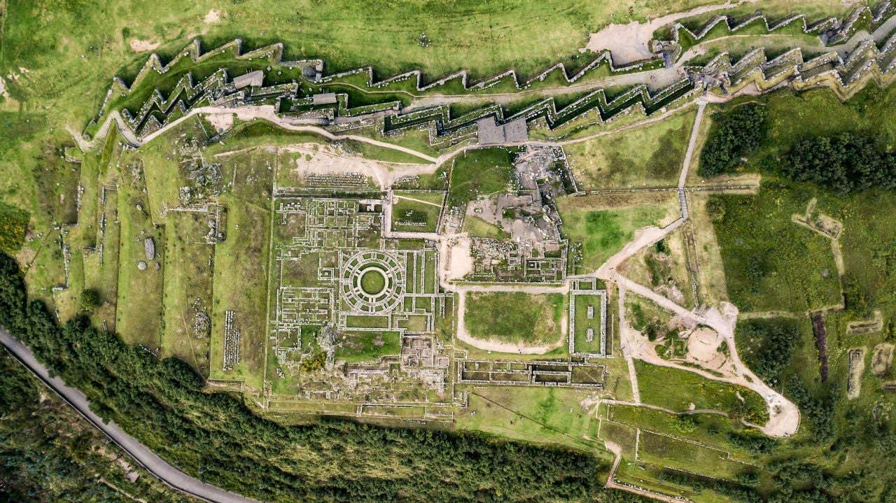 Sito archeologico di Sacsayhuamán visto dall'alto, nella lista di cosa vedere a Cusco