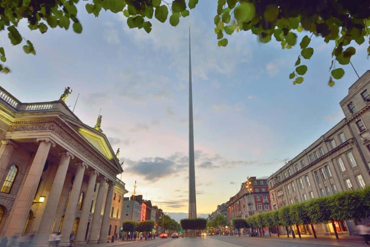 Monumento Spire of Dublin visto de longe