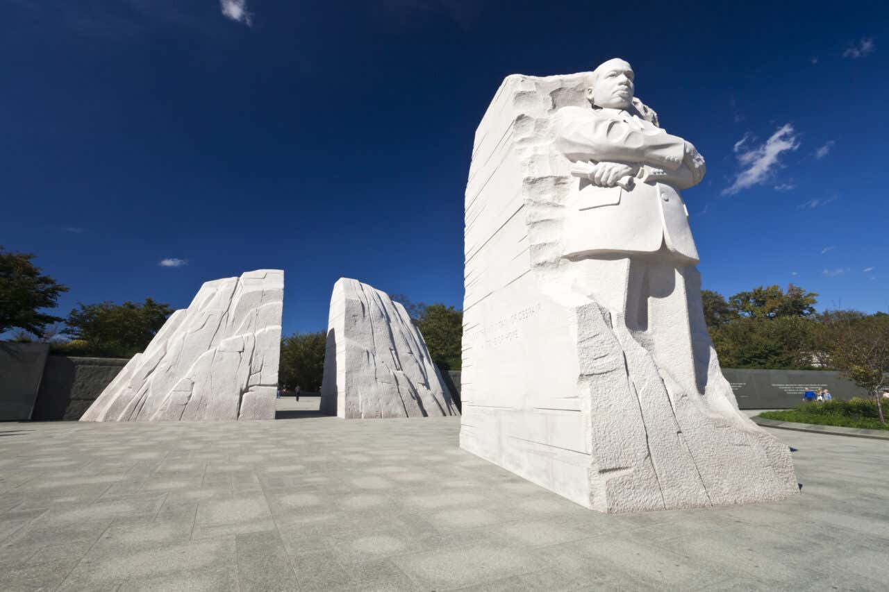Vista panorâmica de uma estátua gigante de Martin Luther King em Washington, capital dos Estados Unidos