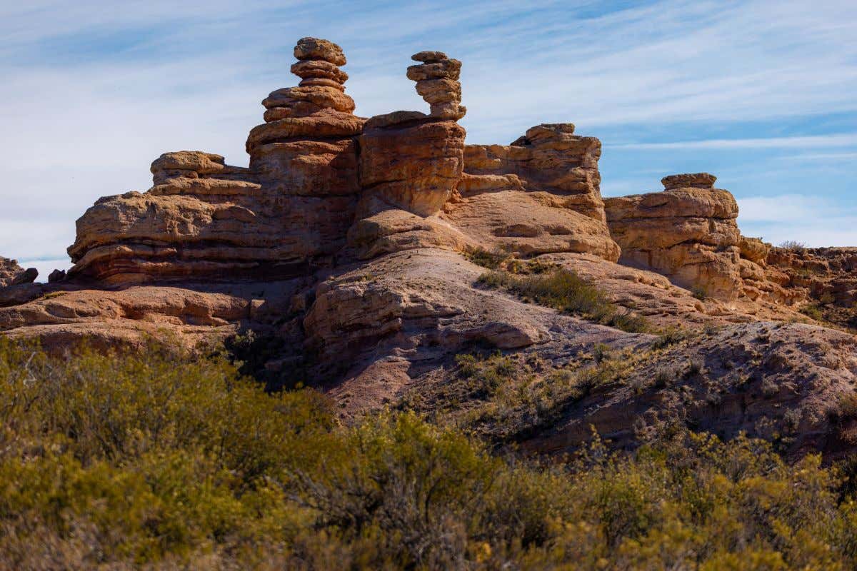 Las peculiares formaciones rocosas en el Cañón del Autel en un terreno árido