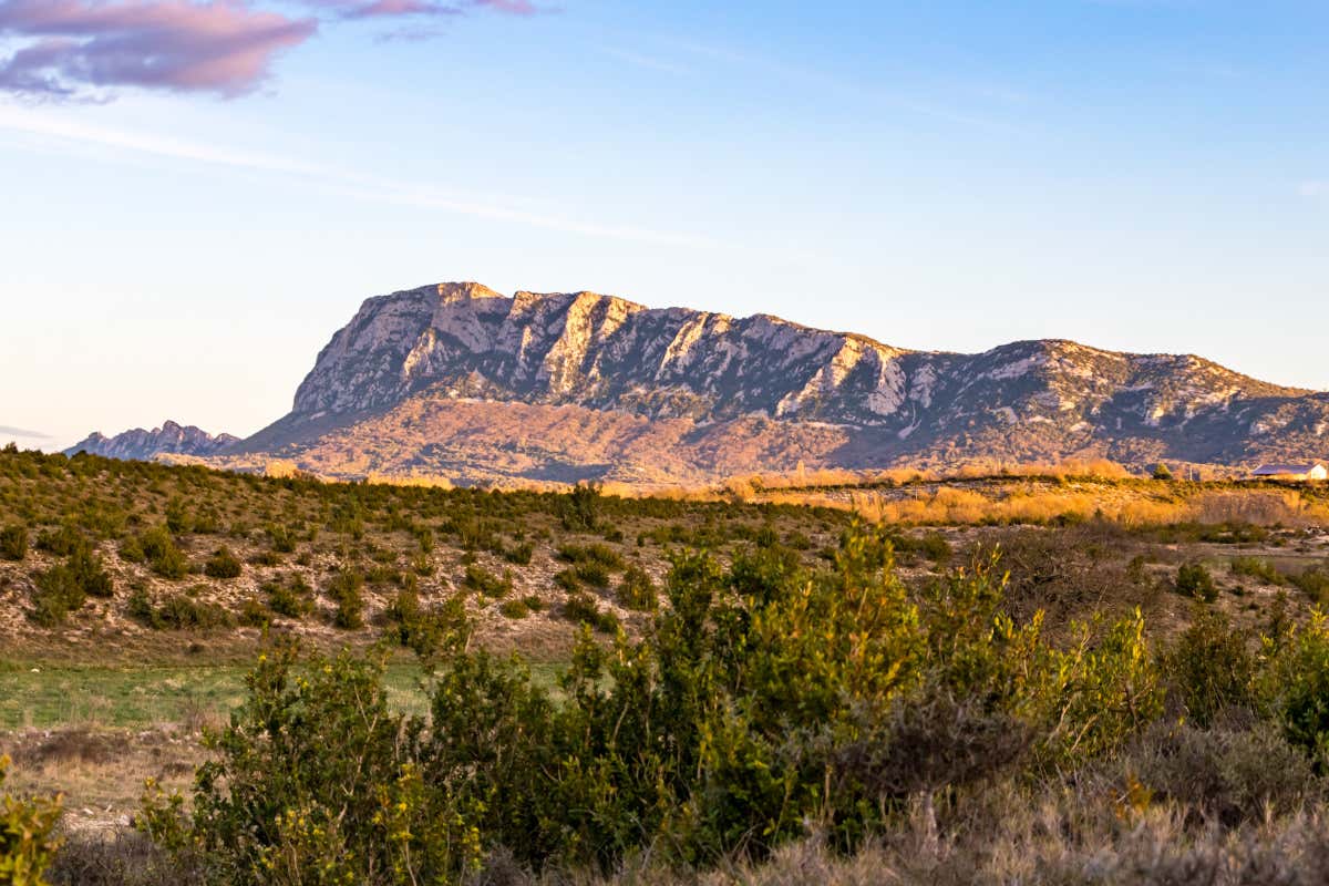 Vista de la cresta del Pic Saint-Loup, una montaña situada en las afueras de Montpellier
