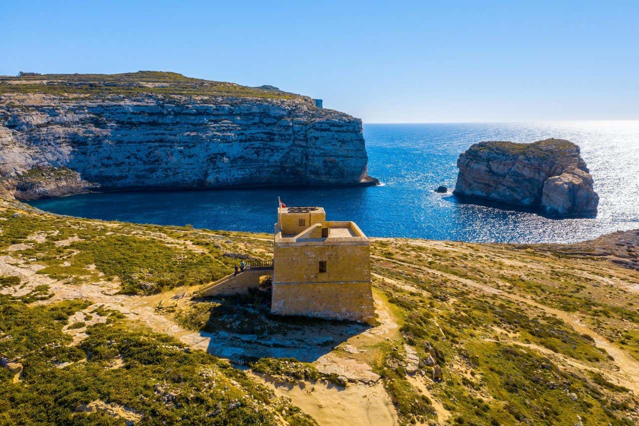 Vue sur Fungus Rock qui vous rappellera Game of Thrones, une visite à faire à Malte