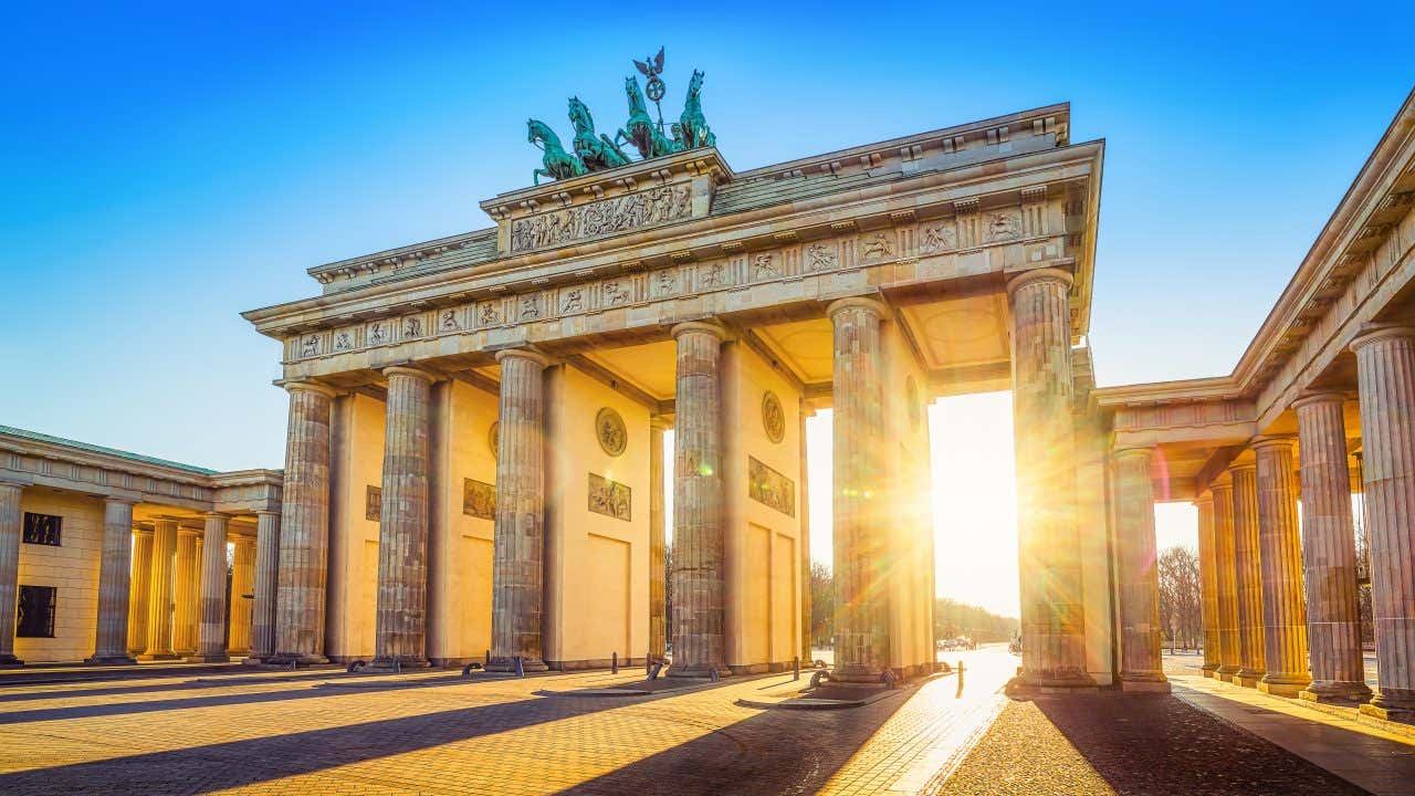 La Porte de Brandebourg au coucher du soleil, un lieu où faire une visite à Berlin