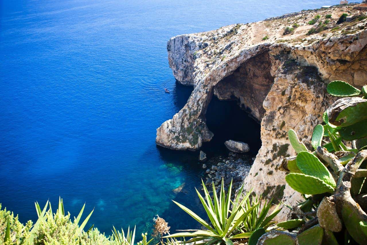Vue sur la Grotte bleue, une visite à faire à Malte