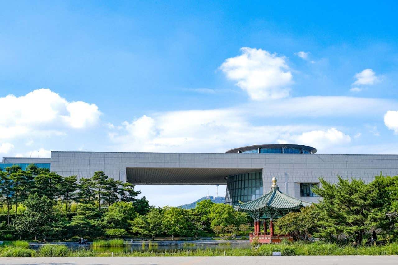 Museo Nacional de Corea, donde se aprecia un edificio rectangular
