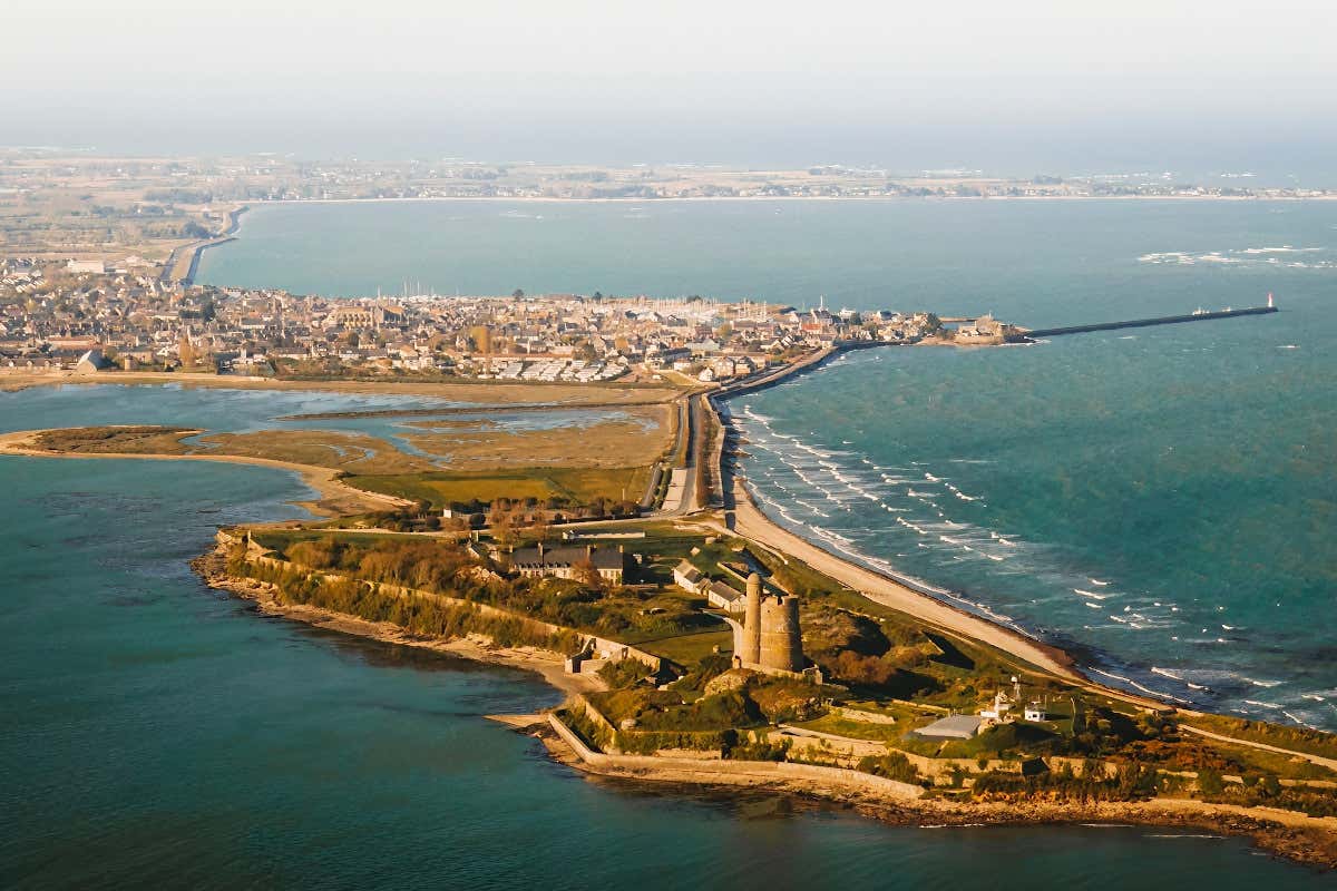 Vista aérea de la localidad costera de Saint-Vaast-la-Hougue