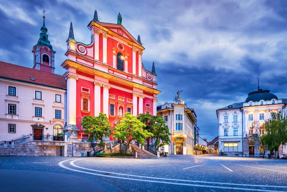 Plaza Prešeren rodeada de edificios históricos