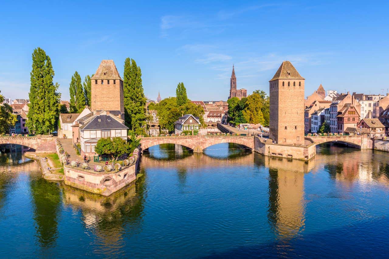 Vue sur les Ponts Couverts de Strasbourg, un lieu à visiter dans la ville