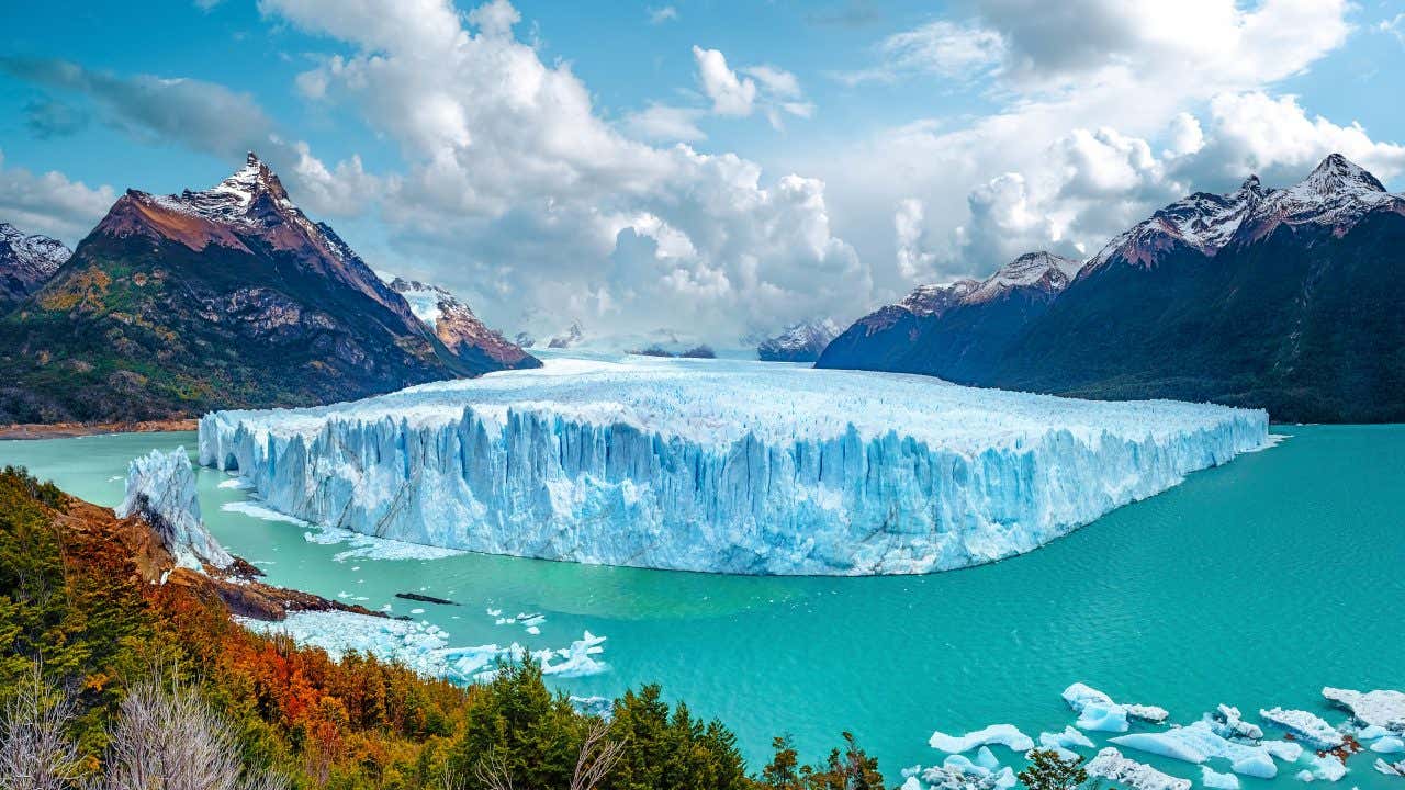 Vue sur le glacier Perito Moreno, un lieu incontournable où faire une visite en Patagonie argentine