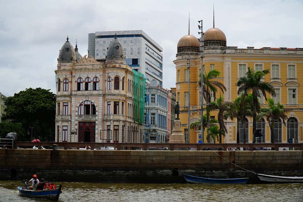 Casarões no centro histórico de Recife, um dos pontos que você não pode deixar de visitar