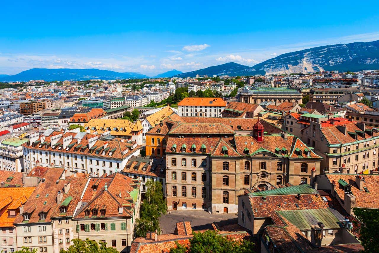 Bâtiments du centre historique de Genève vus depuis les hauteurs