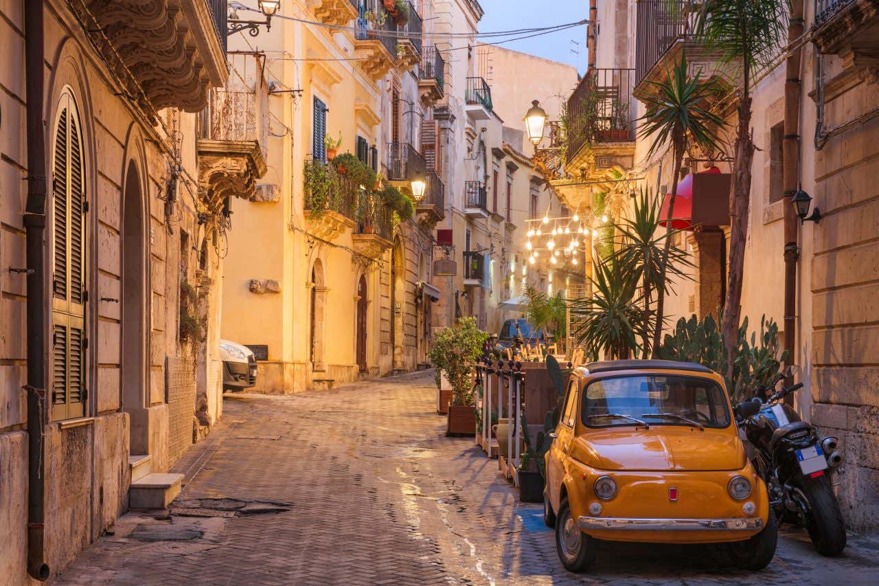 Rue de Syracuse à la tombée de la nuit