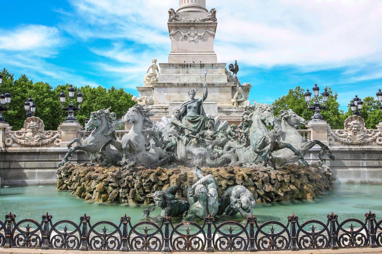 Détail des sculptures du Monument aux Girondins